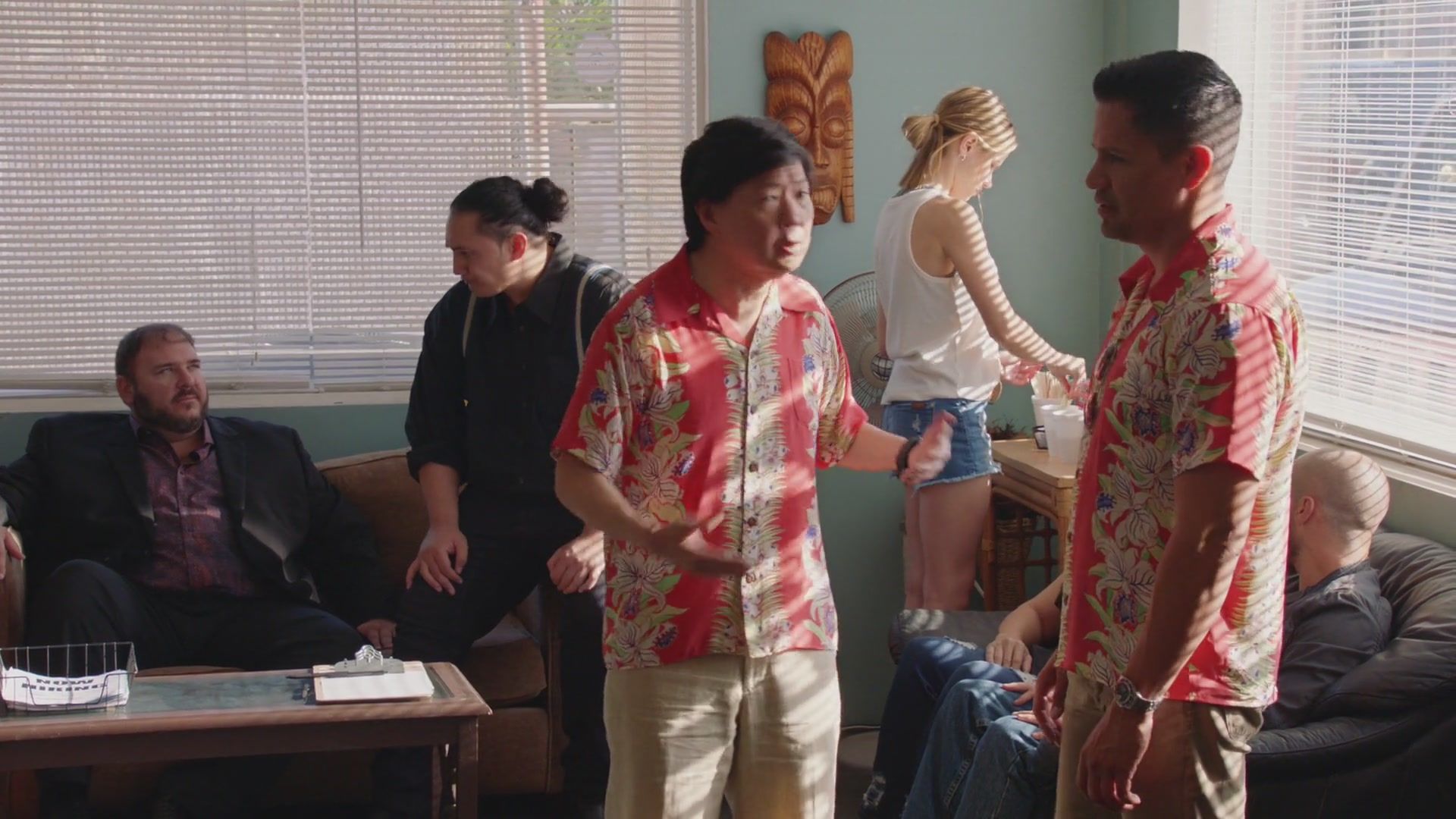 iHeartHalston_MagnumPI_1x12_015.jpg