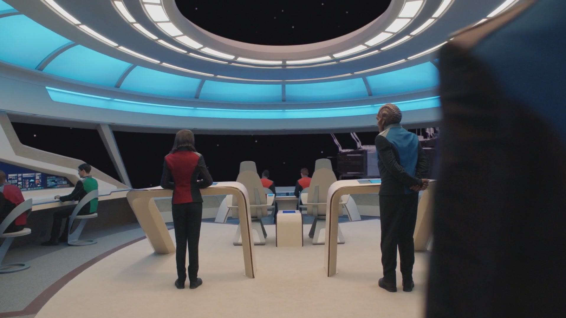 iHeartHalston_HalstonSageNet_TheOrville1x01Screencaps_056.jpg