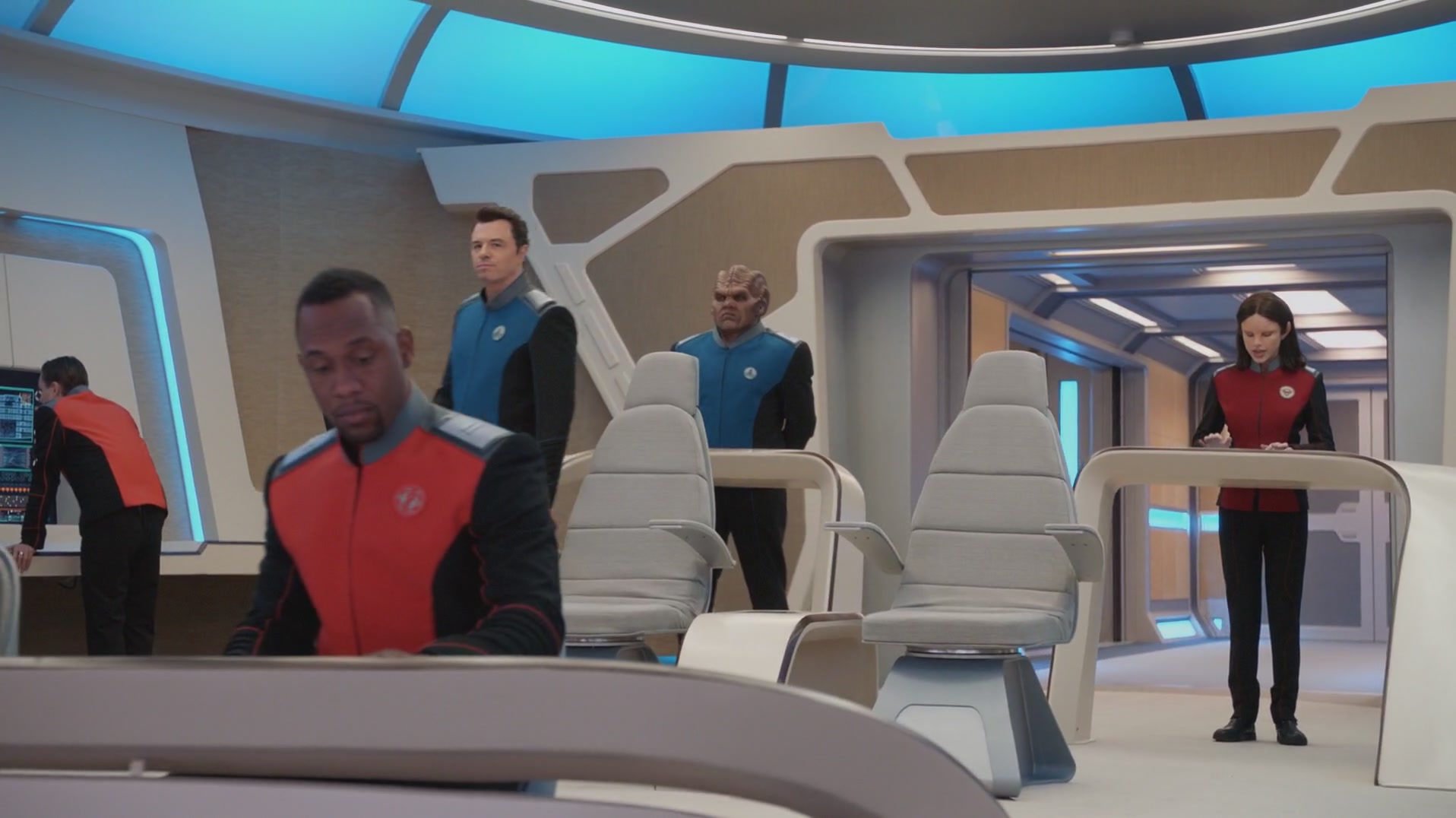 iHeartHalston_HalstonSageNet_TheOrville1x01Screencaps_062.jpg