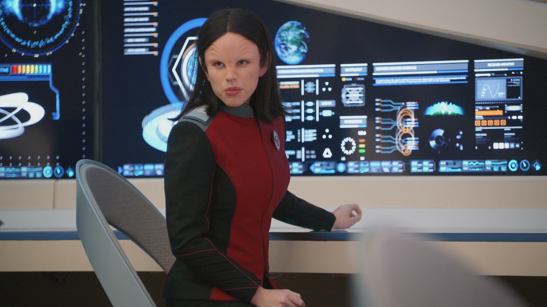 iHeartHalston_HalstonSageNet_TheOrville1x01Screencaps_091.jpg