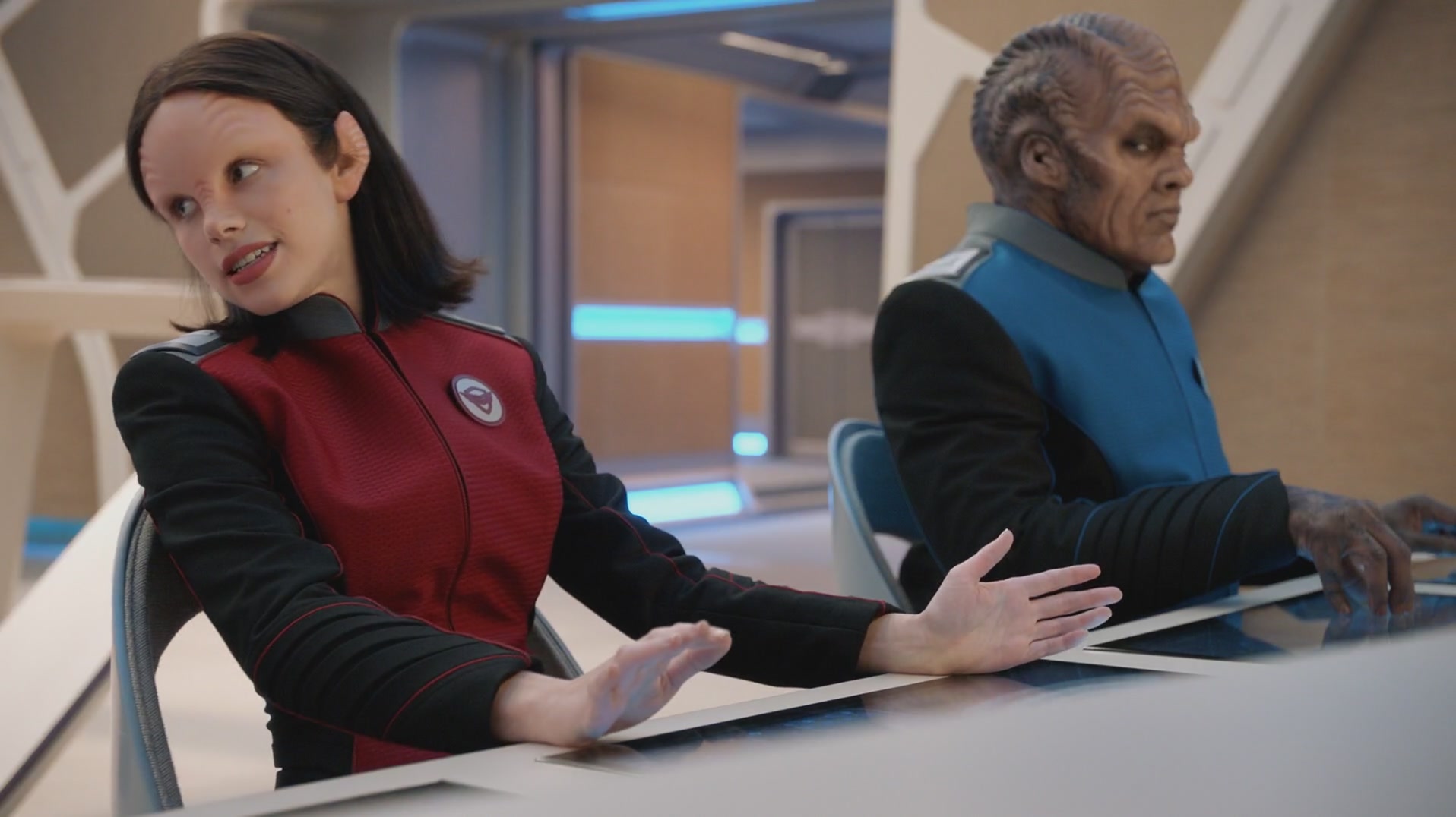 iHeartHalston_HalstonSageNet_TheOrville1x01Screencaps_095.jpg