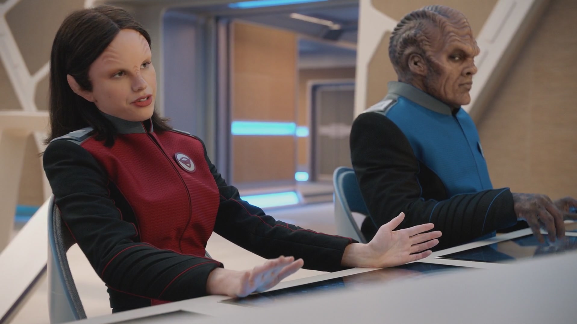 iHeartHalston_HalstonSageNet_TheOrville1x01Screencaps_096.jpg