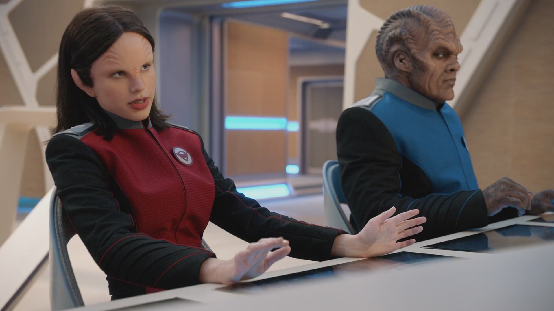 iHeartHalston_HalstonSageNet_TheOrville1x01Screencaps_097.jpg