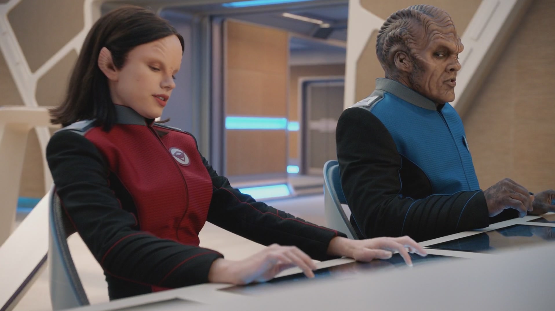 iHeartHalston_HalstonSageNet_TheOrville1x01Screencaps_098.jpg