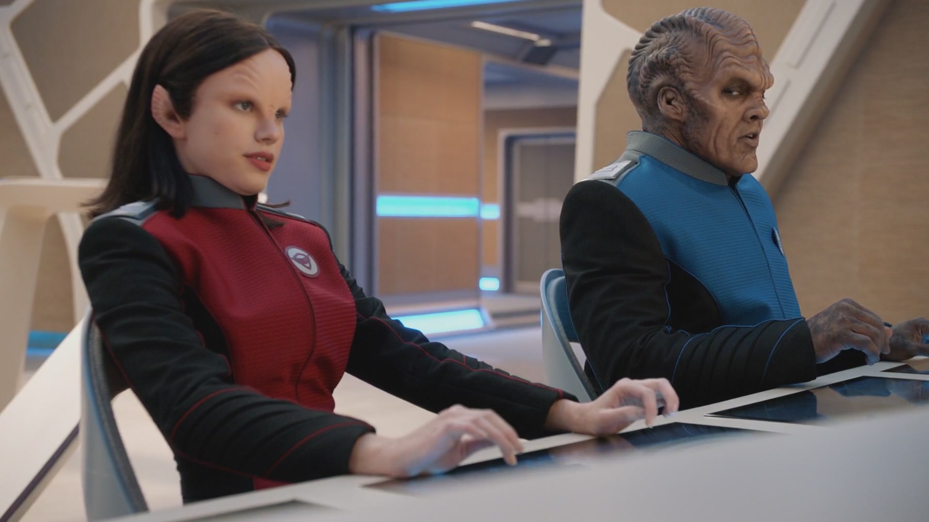 iHeartHalston_HalstonSageNet_TheOrville1x01Screencaps_099.jpg