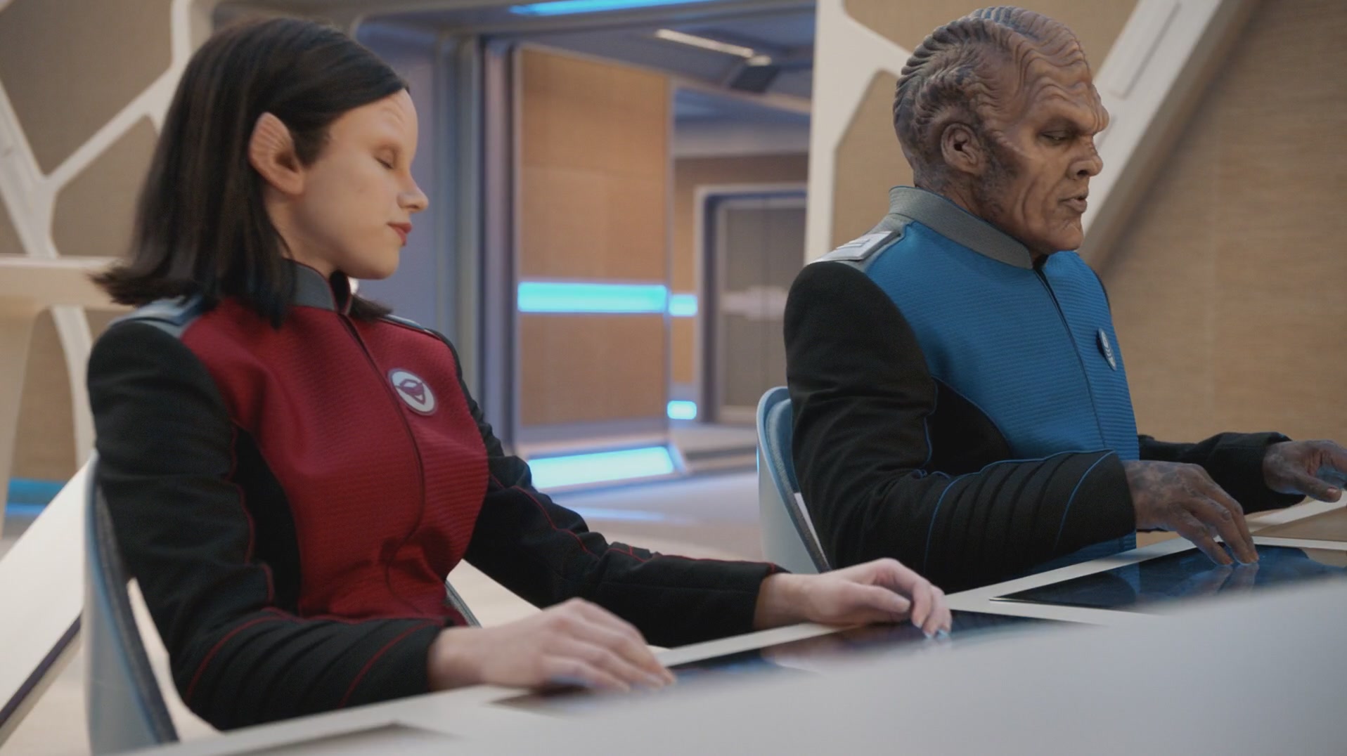 iHeartHalston_HalstonSageNet_TheOrville1x01Screencaps_100.jpg