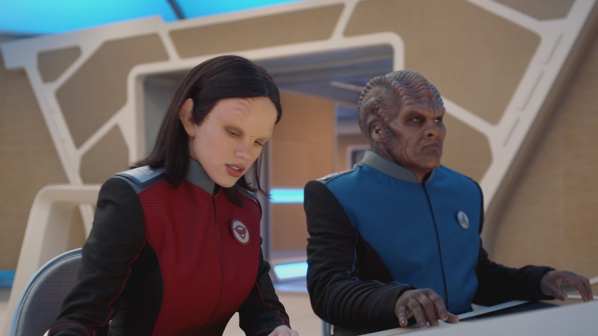 iHeartHalston_HalstonSageNet_TheOrville1x01Screencaps_102.jpg