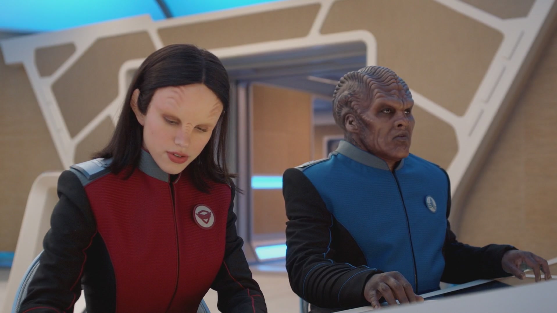 iHeartHalston_HalstonSageNet_TheOrville1x01Screencaps_103.jpg