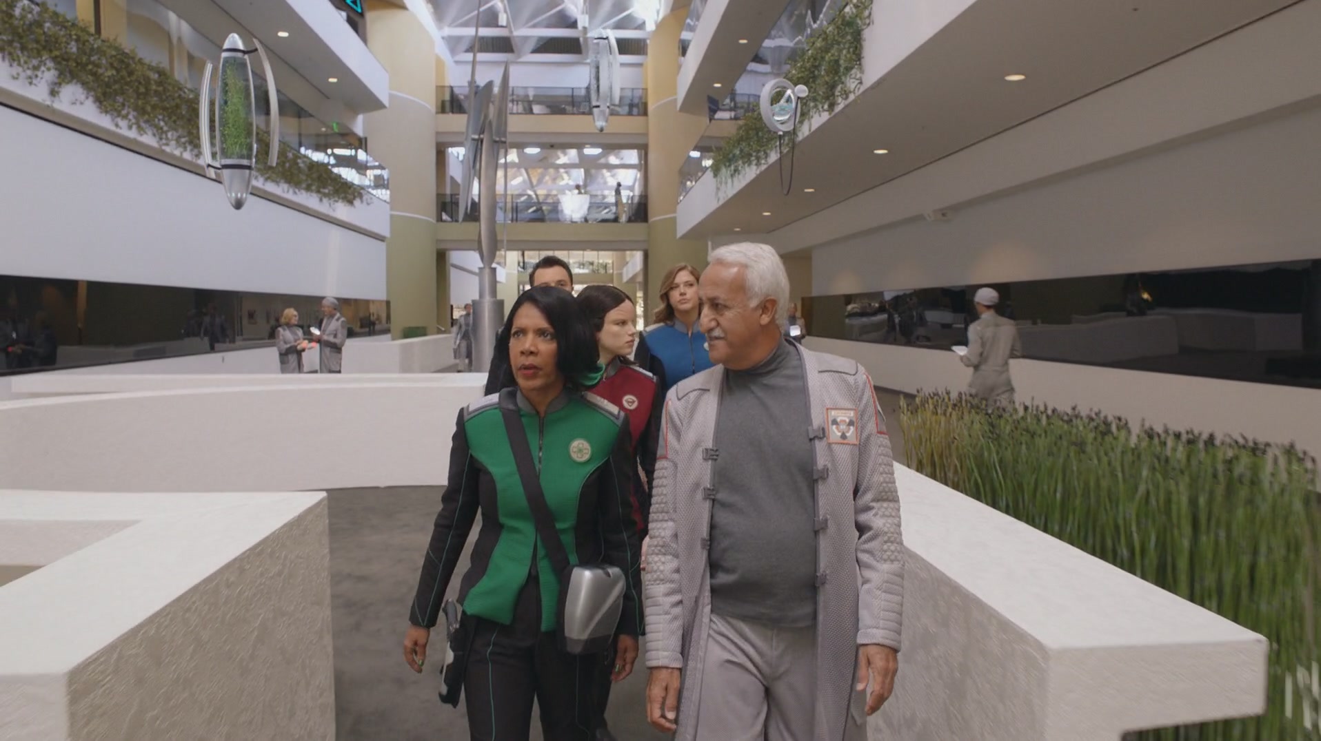 iHeartHalston_HalstonSageNet_TheOrville1x01Screencaps_119.jpg