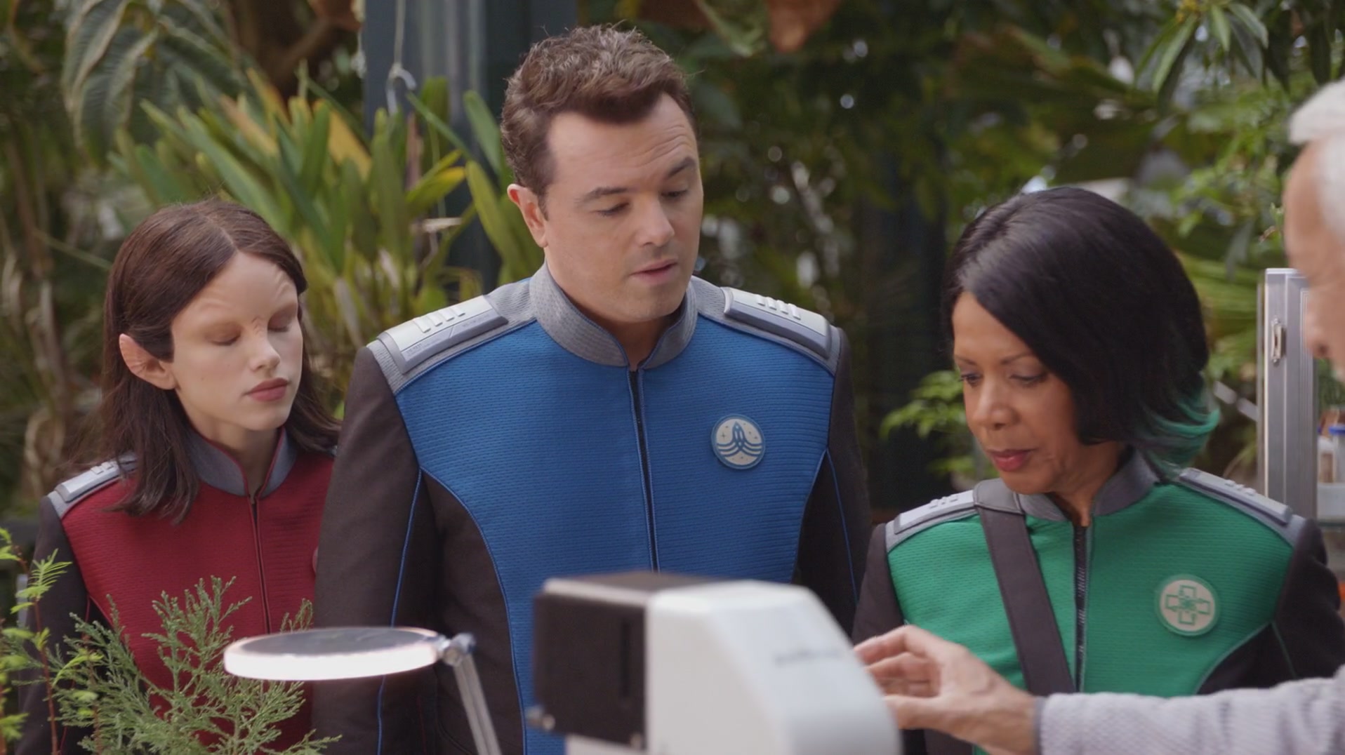 iHeartHalston_HalstonSageNet_TheOrville1x01Screencaps_146.jpg