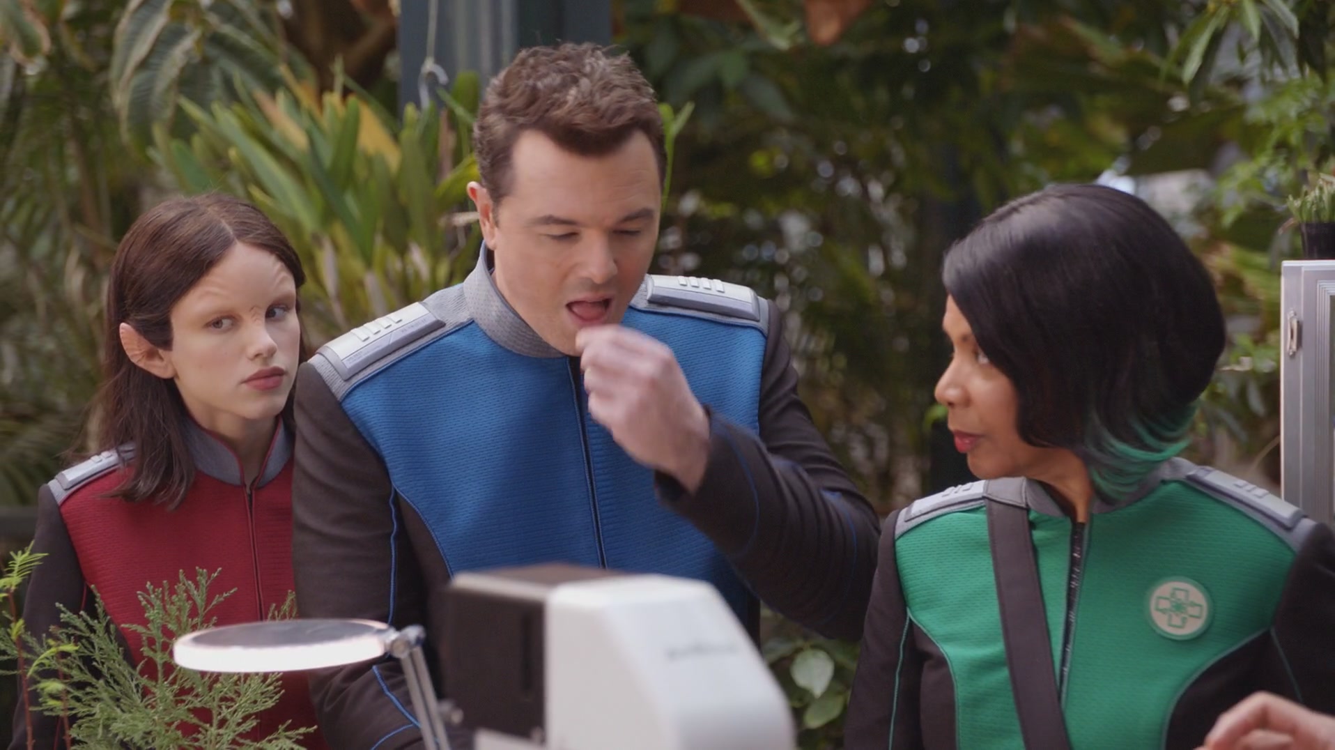 iHeartHalston_HalstonSageNet_TheOrville1x01Screencaps_148.jpg