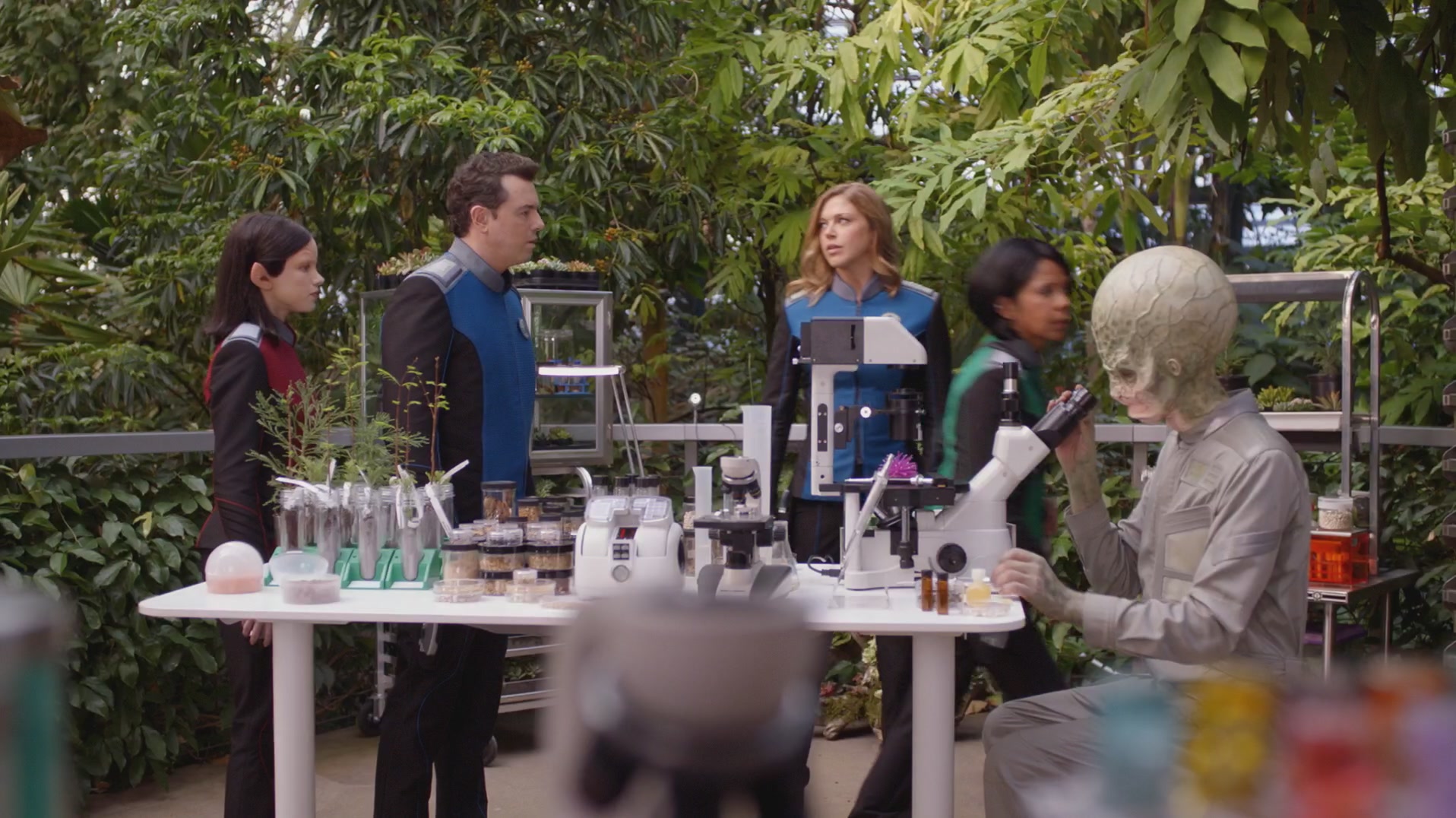 iHeartHalston_HalstonSageNet_TheOrville1x01Screencaps_155.jpg