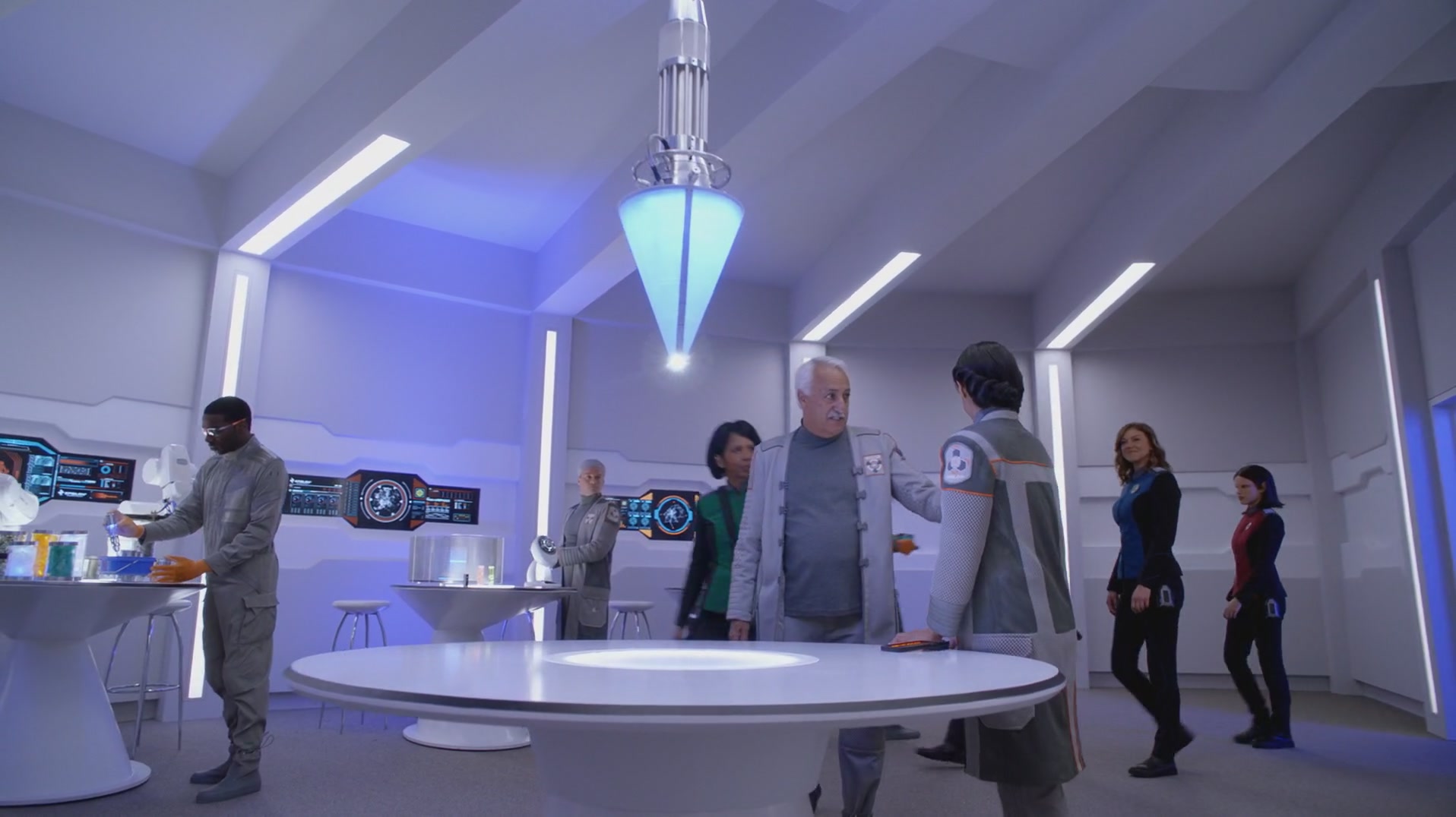 iHeartHalston_HalstonSageNet_TheOrville1x01Screencaps_162.jpg