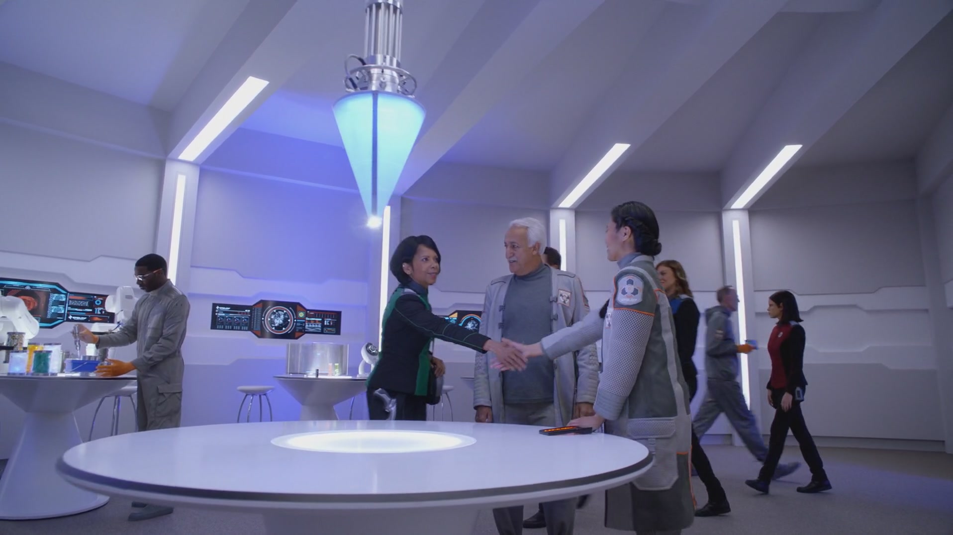 iHeartHalston_HalstonSageNet_TheOrville1x01Screencaps_163.jpg