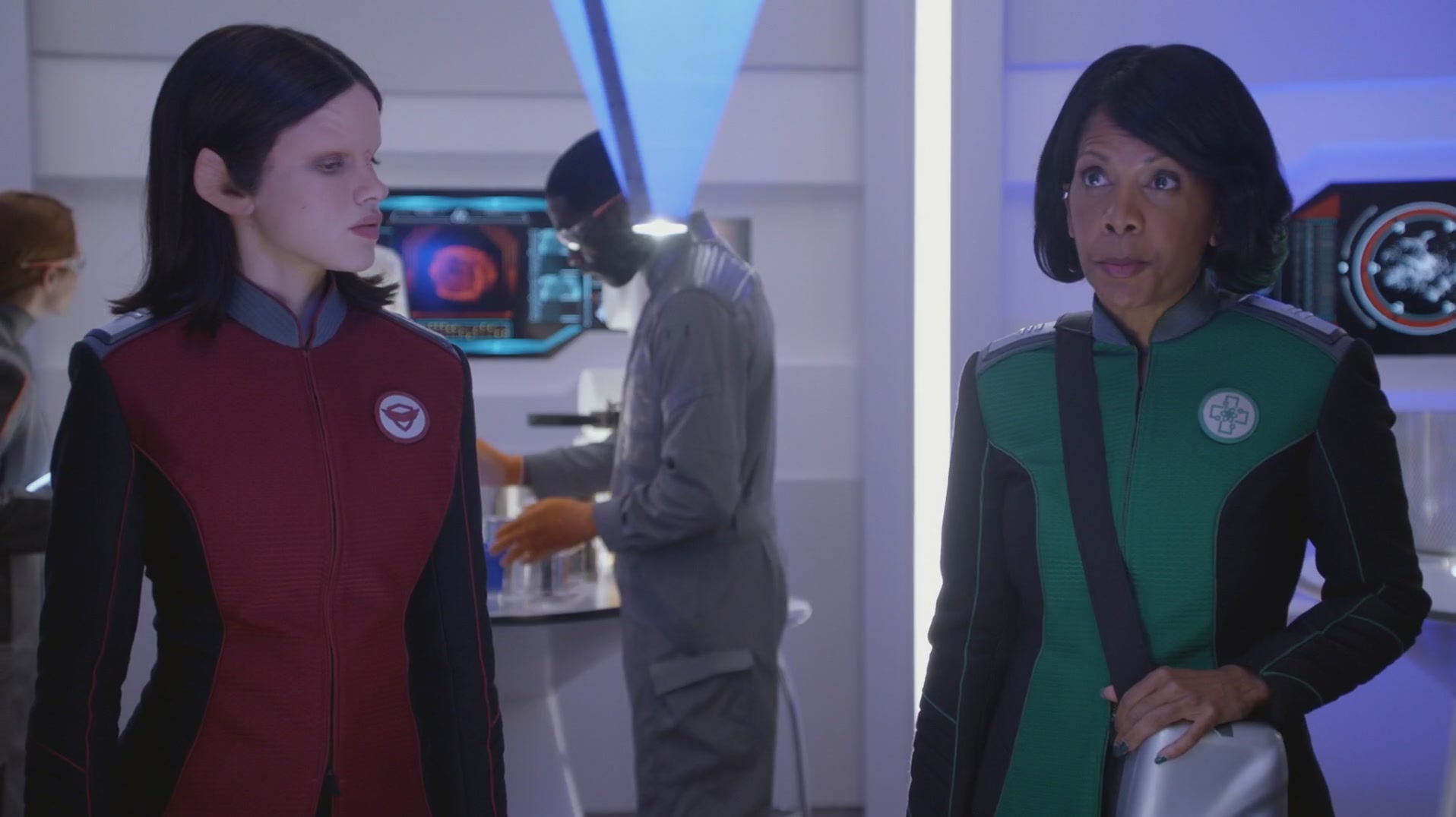 iHeartHalston_HalstonSageNet_TheOrville1x01Screencaps_169.jpg