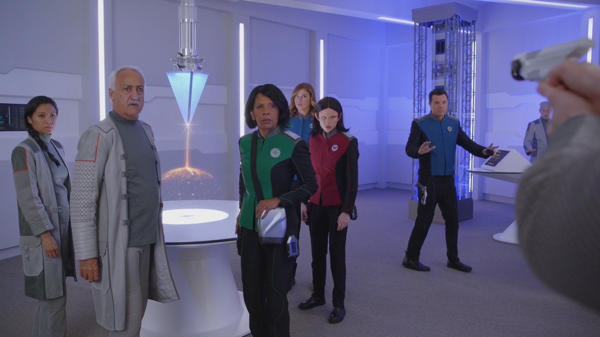 iHeartHalston_HalstonSageNet_TheOrville1x01Screencaps_194.jpg