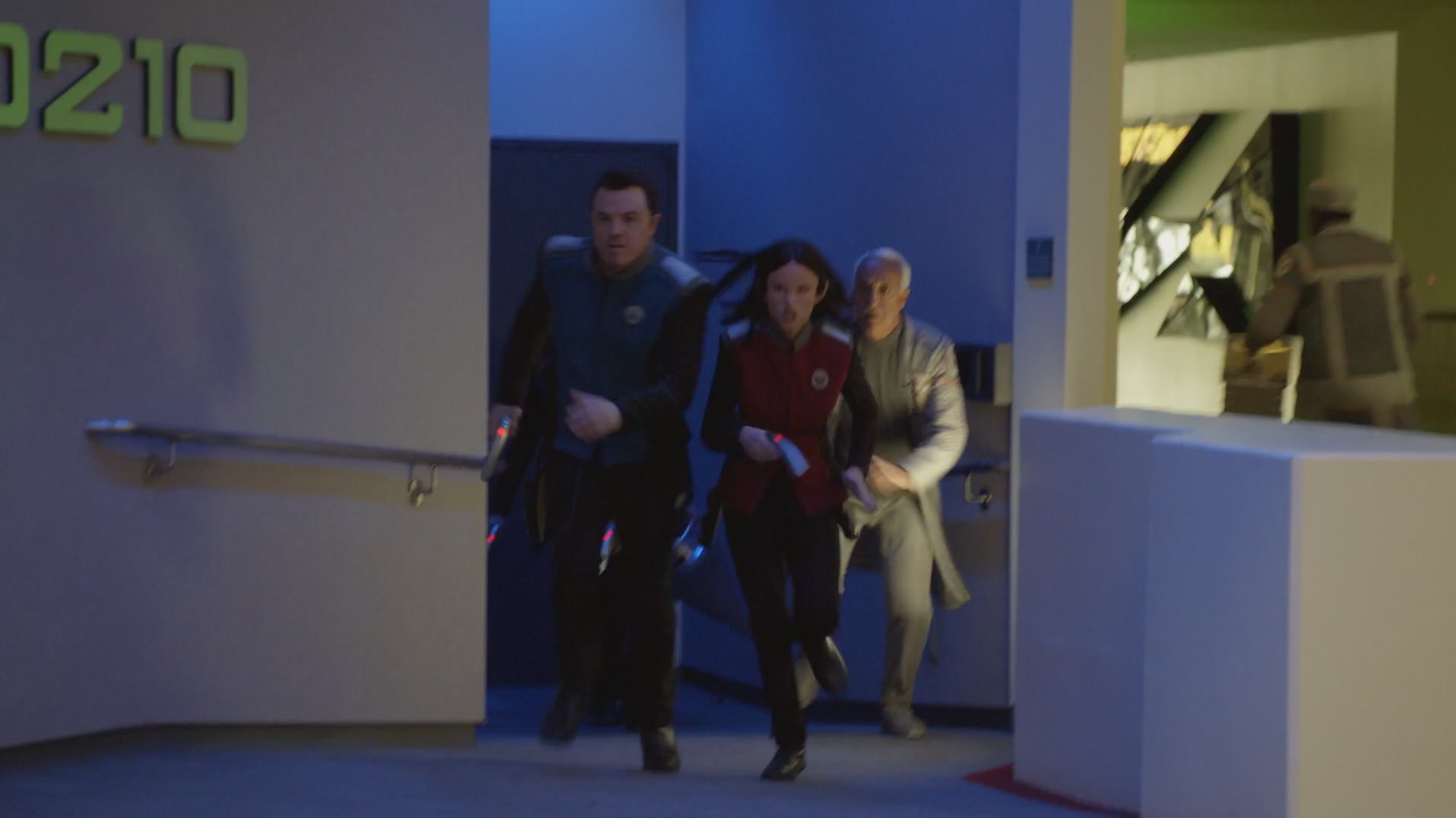 iHeartHalston_HalstonSageNet_TheOrville1x01Screencaps_221.jpg