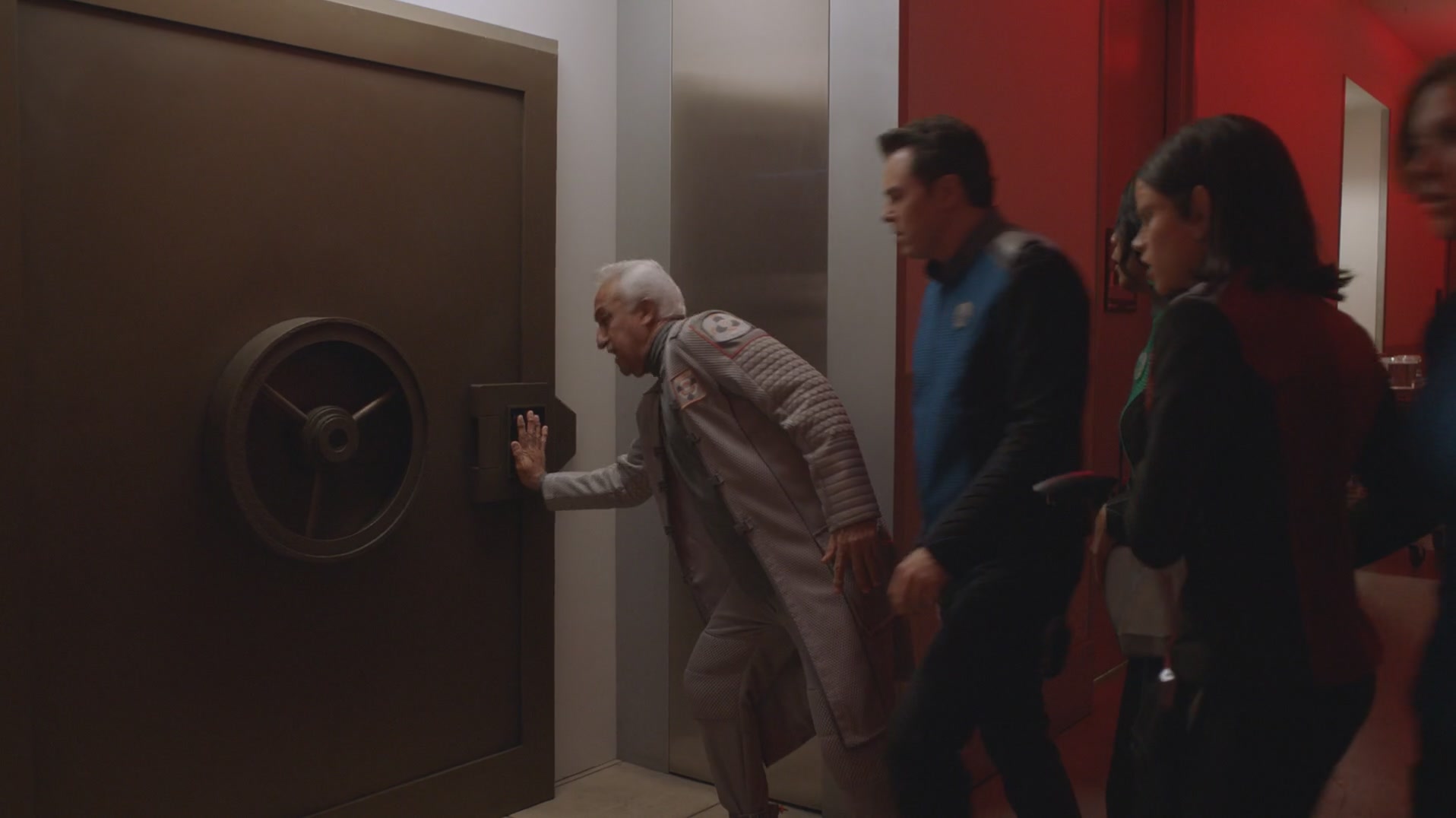 iHeartHalston_HalstonSageNet_TheOrville1x01Screencaps_226.jpg