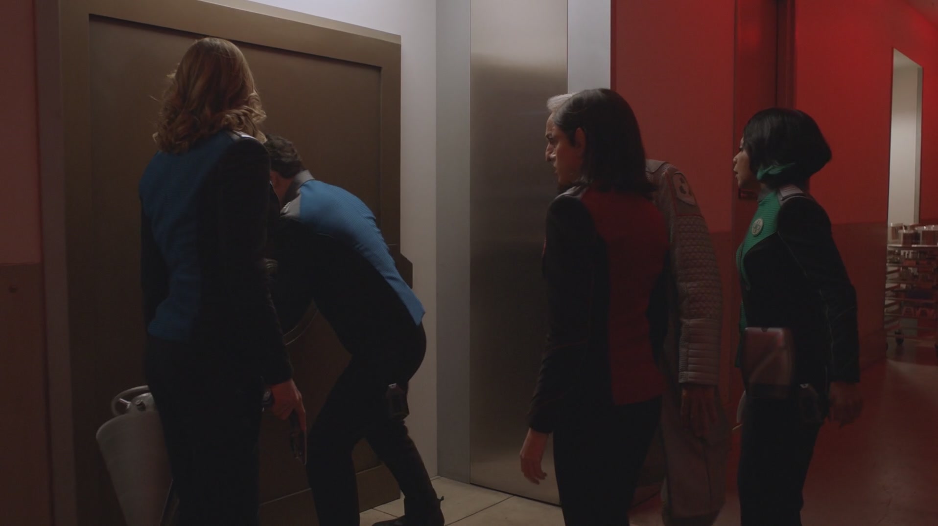 iHeartHalston_HalstonSageNet_TheOrville1x01Screencaps_228.jpg