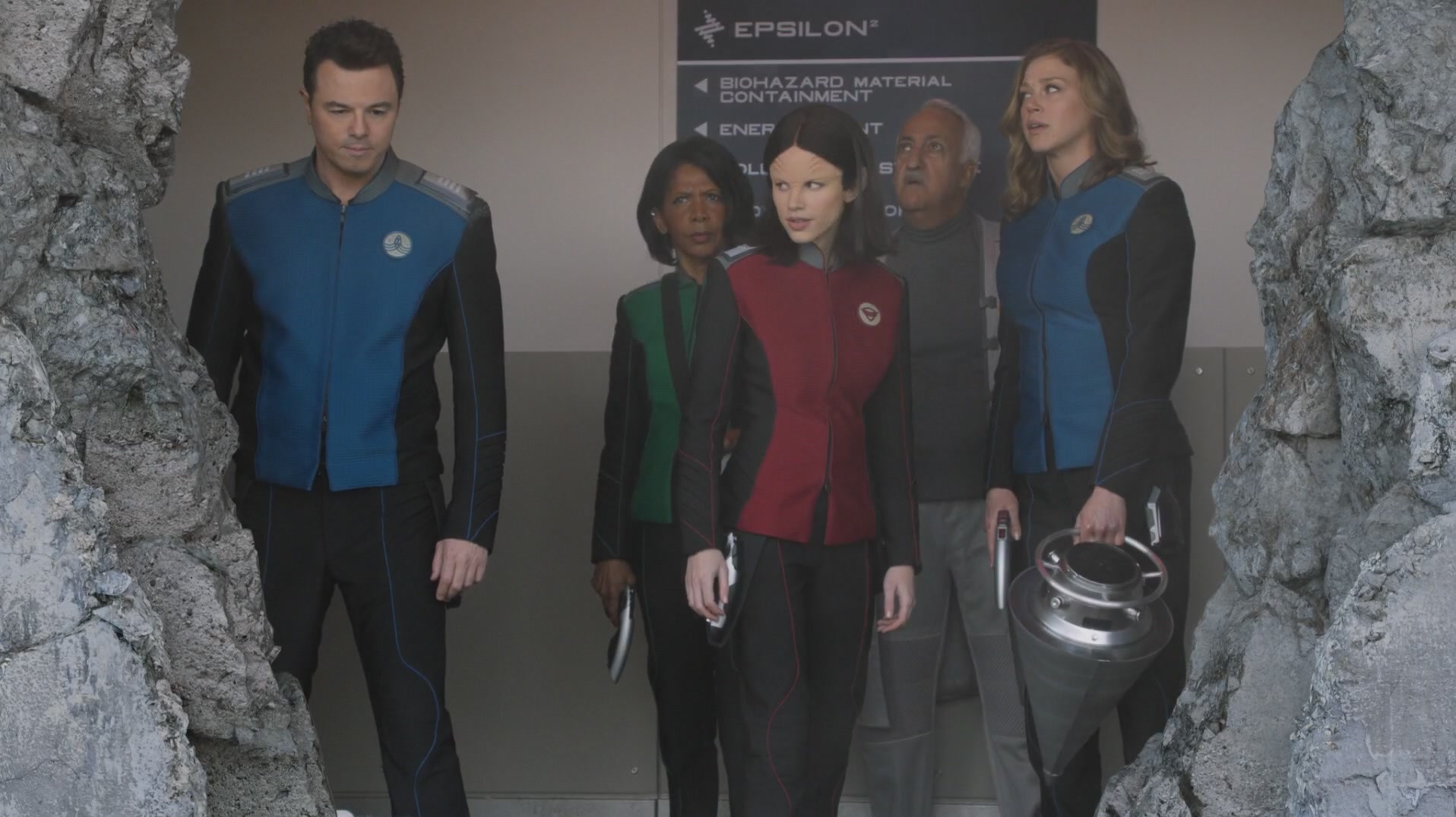 iHeartHalston_HalstonSageNet_TheOrville1x01Screencaps_240.jpg