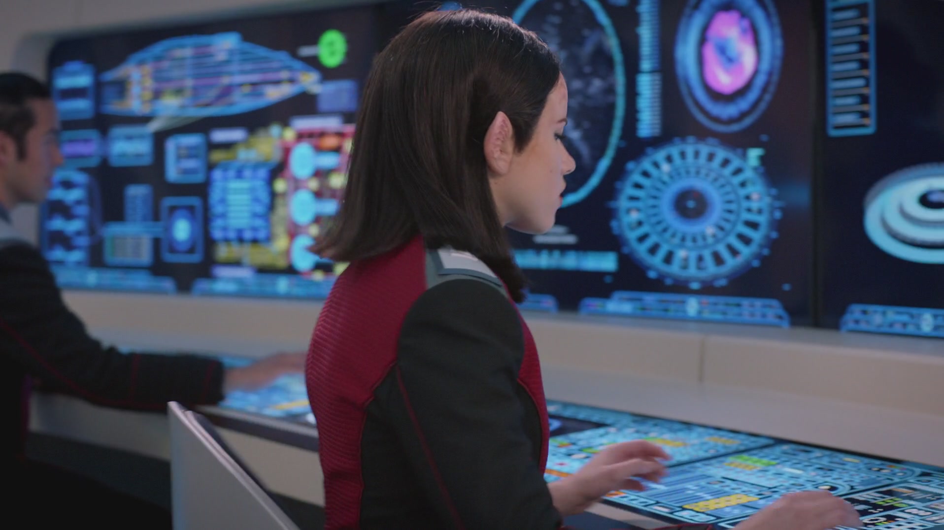 iHeartHalston_HalstonSageNet_TheOrville1x02Screencaps_008.jpg