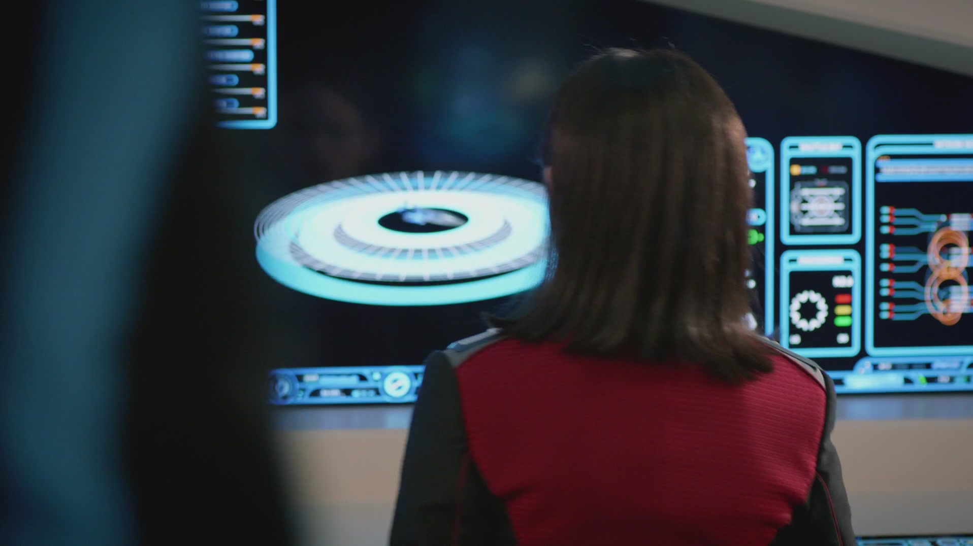 iHeartHalston_HalstonSageNet_TheOrville1x02Screencaps_019.jpg