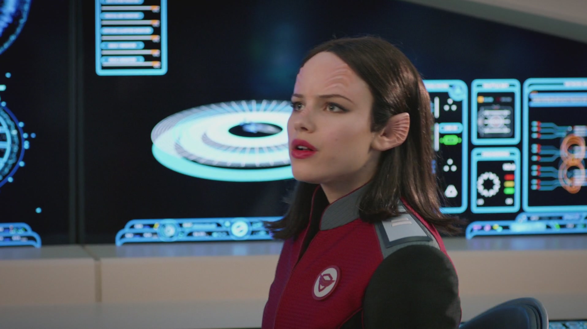 iHeartHalston_HalstonSageNet_TheOrville1x02Screencaps_020.jpg