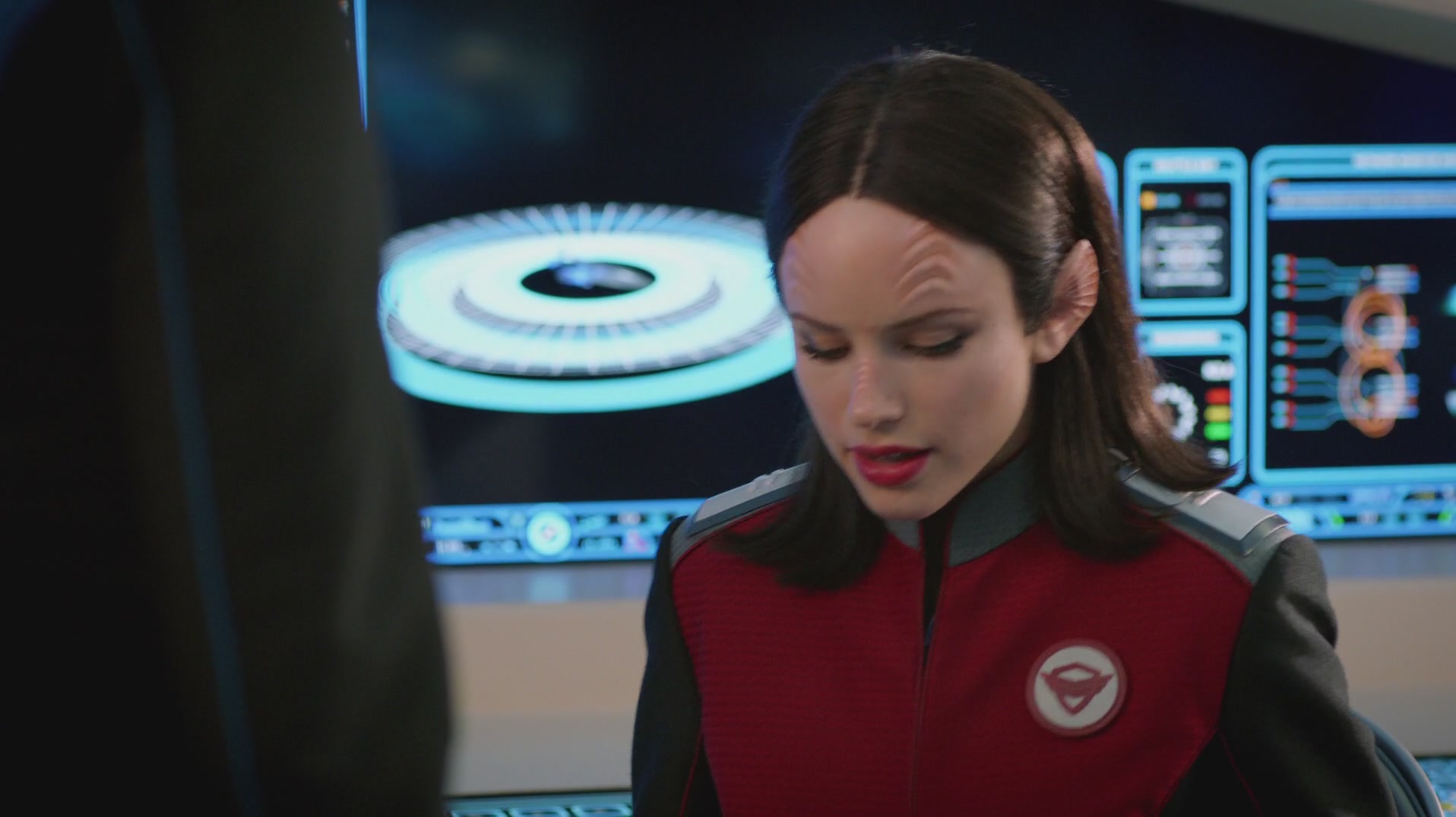 iHeartHalston_HalstonSageNet_TheOrville1x02Screencaps_030.jpg