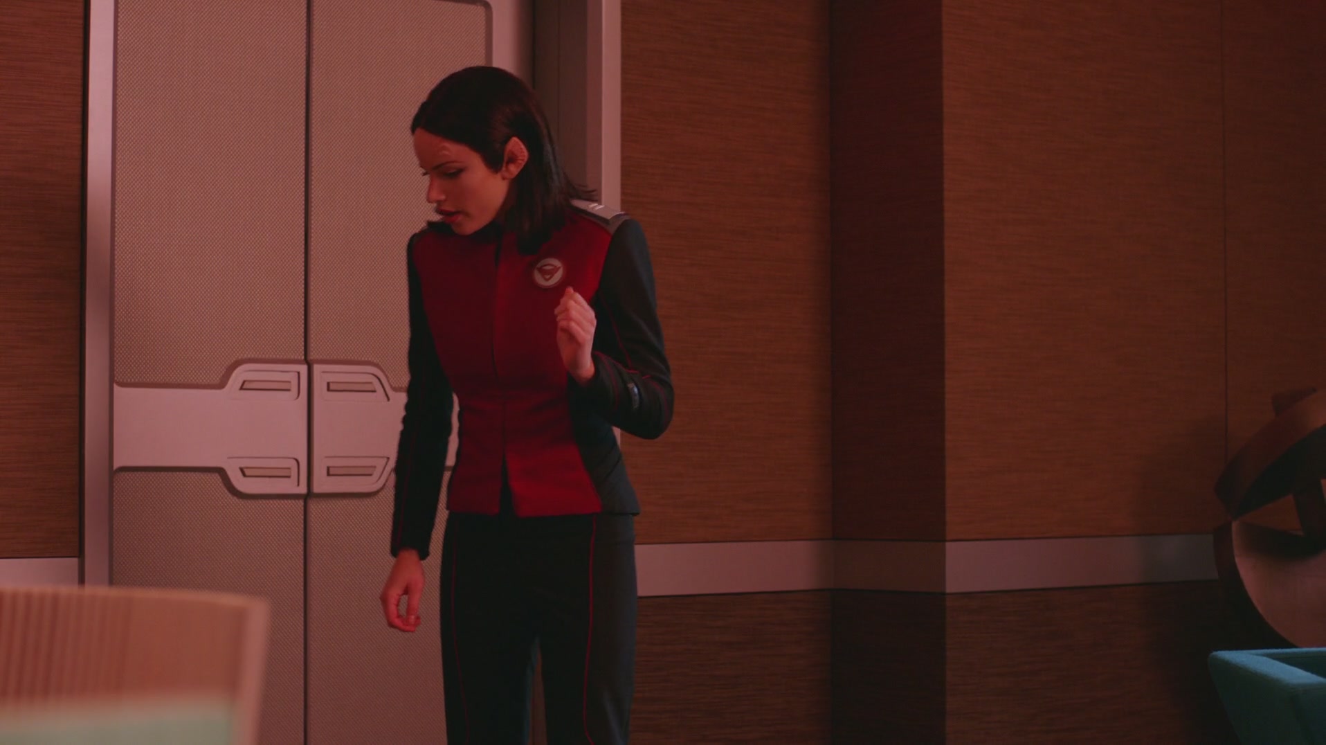 iHeartHalston_HalstonSageNet_TheOrville1x02Screencaps_089.jpg