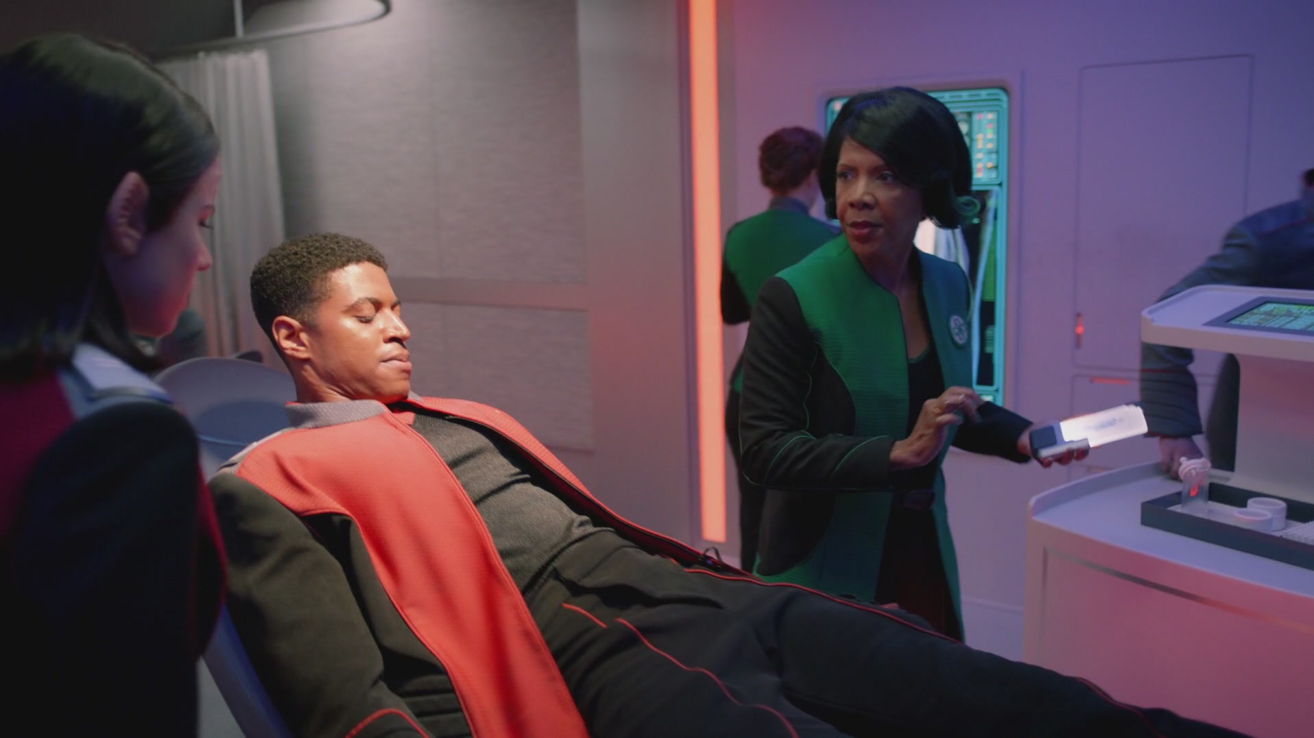 iHeartHalston_HalstonSageNet_TheOrville1x02Screencaps_286.jpg