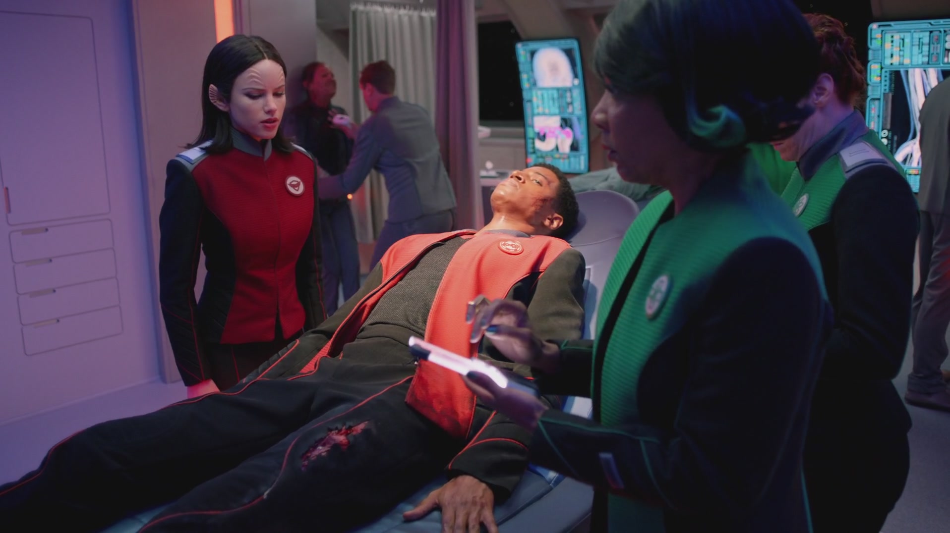 iHeartHalston_HalstonSageNet_TheOrville1x02Screencaps_290.jpg