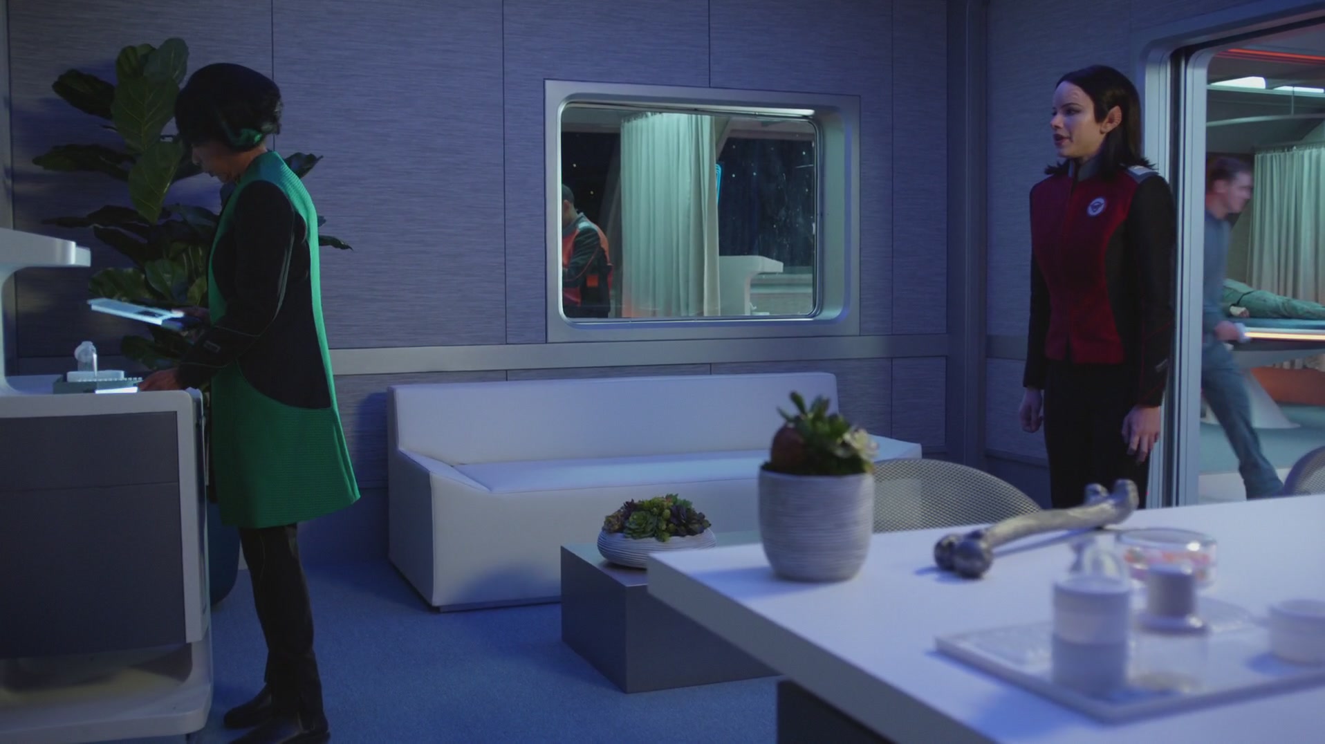 iHeartHalston_HalstonSageNet_TheOrville1x02Screencaps_297.jpg