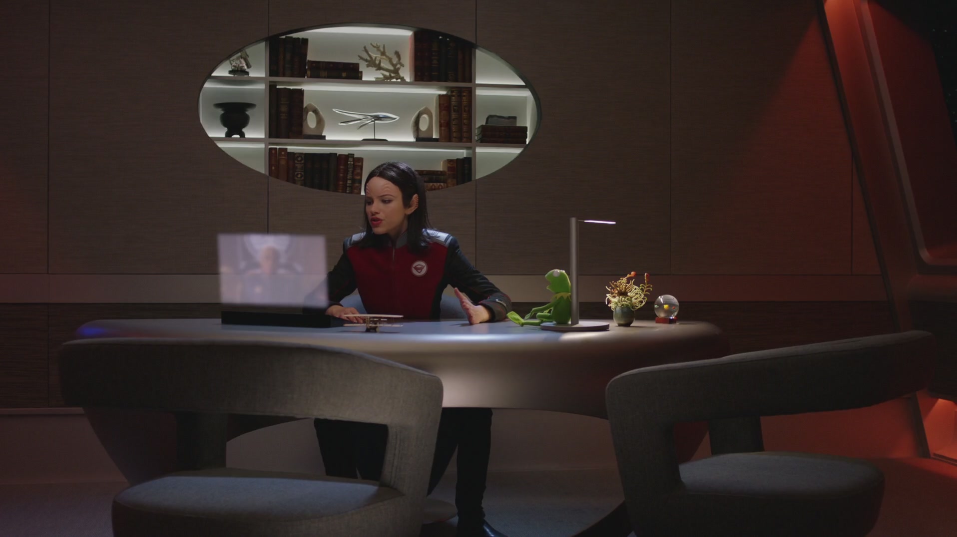 iHeartHalston_HalstonSageNet_TheOrville1x02Screencaps_379.jpg