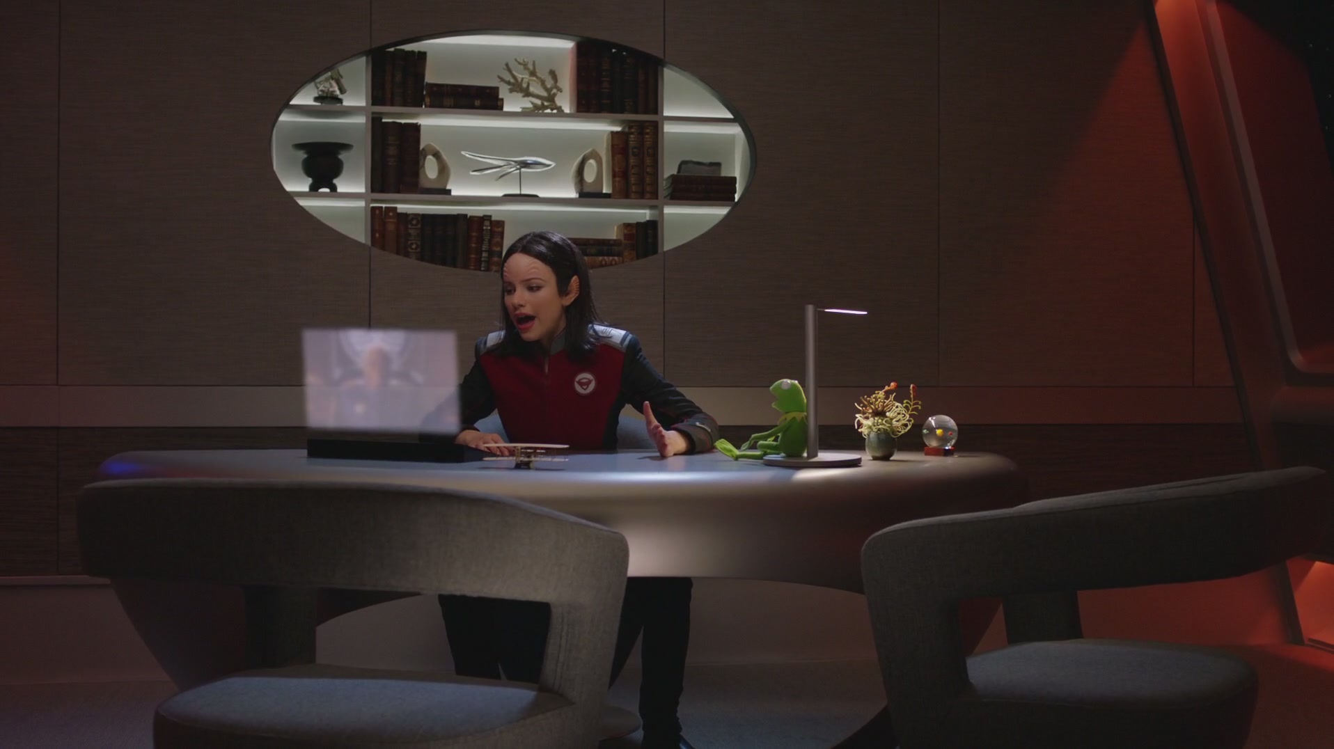 iHeartHalston_HalstonSageNet_TheOrville1x02Screencaps_381.jpg