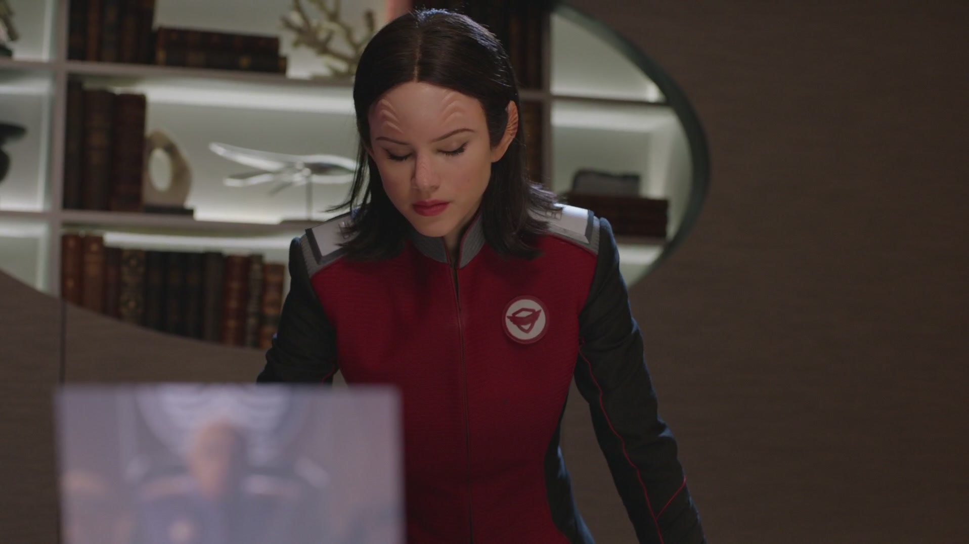 iHeartHalston_HalstonSageNet_TheOrville1x02Screencaps_384.jpg