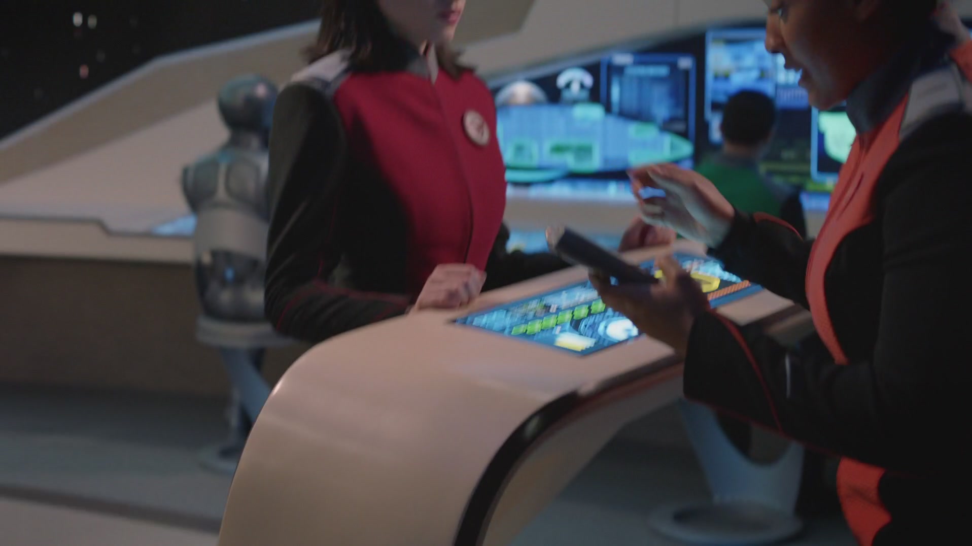 iHeartHalston_HalstonSageNet_TheOrville1x02Screencaps_417.jpg