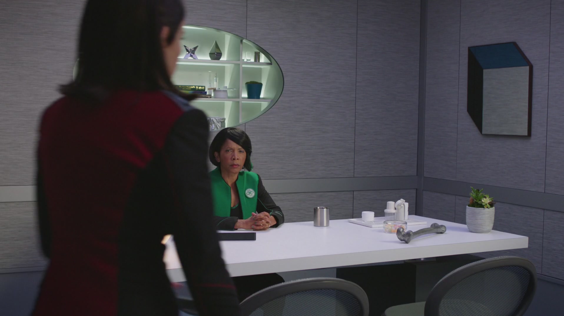 iHeartHalston_HalstonSageNet_TheOrville1x02Screencaps_449.jpg