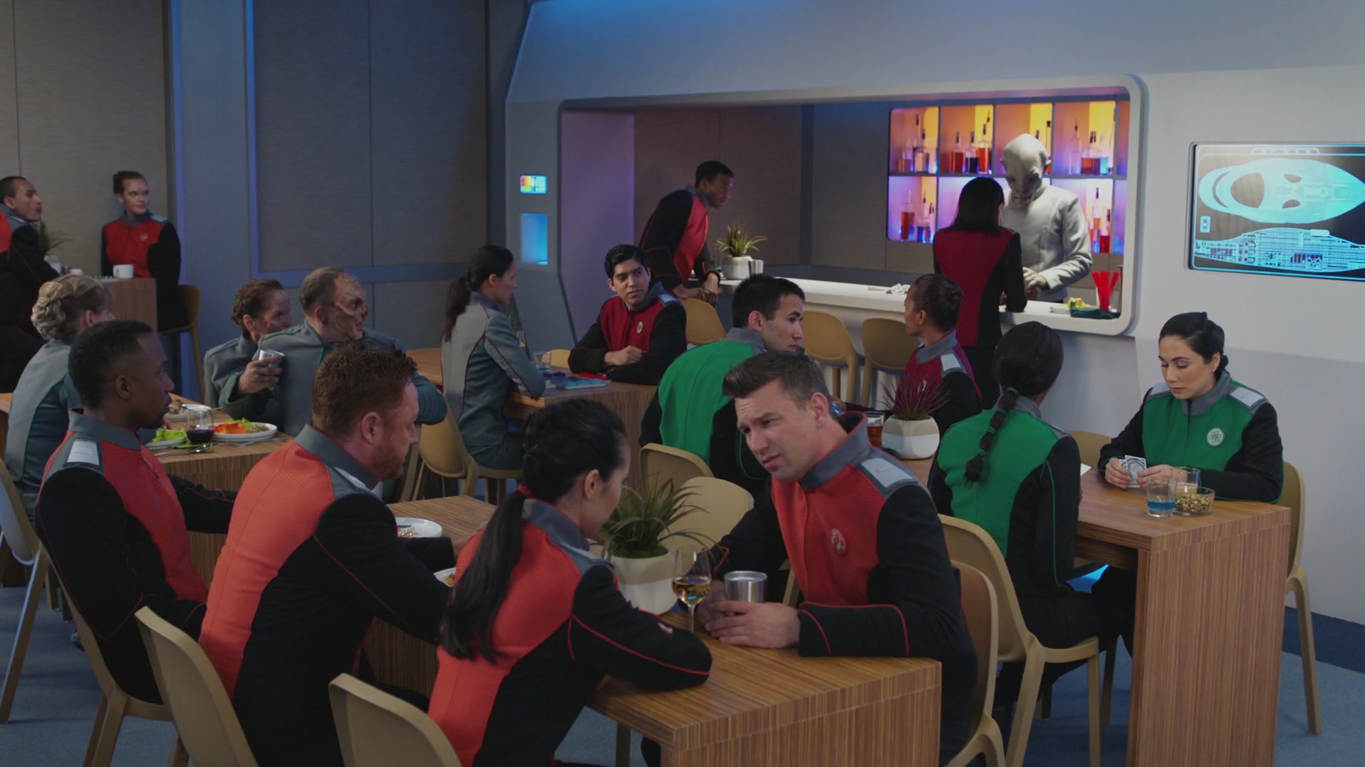 iHeartHalston_HalstonSageNet_TheOrville1x02Screencaps_491.jpg