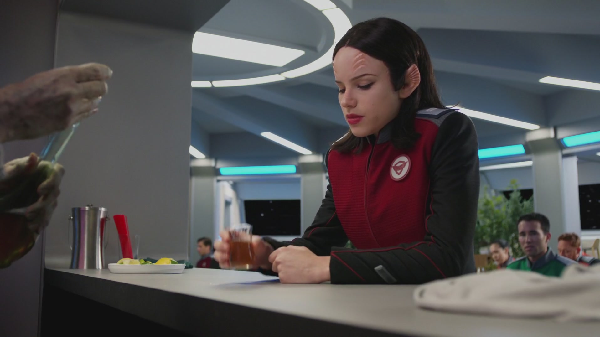 iHeartHalston_HalstonSageNet_TheOrville1x02Screencaps_496.jpg