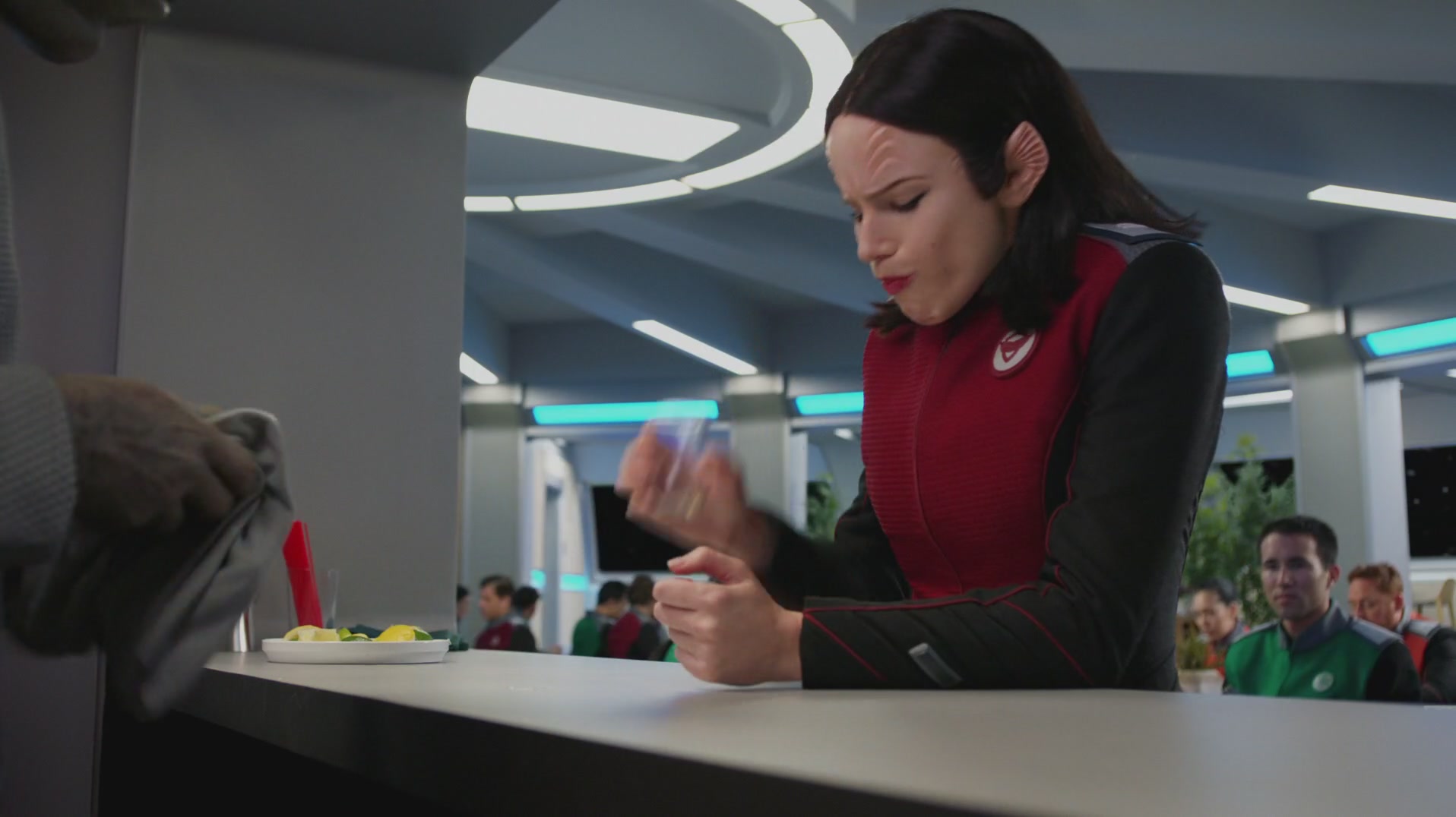 iHeartHalston_HalstonSageNet_TheOrville1x02Screencaps_500.jpg