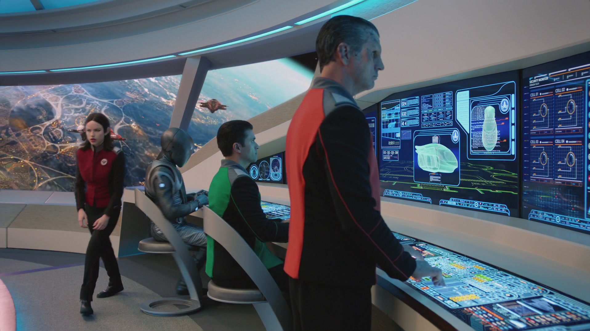 iHeartHalston_HalstonSageNet_TheOrville1x02Screencaps_612.jpg