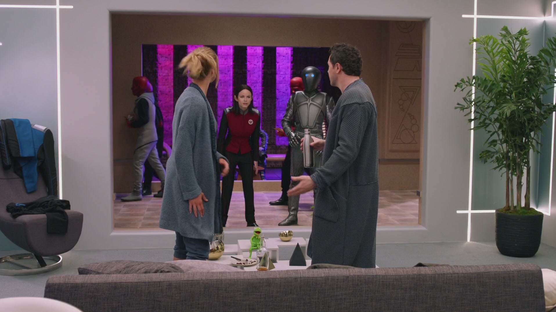 iHeartHalston_HalstonSageNet_TheOrville1x02Screencaps_620.jpg