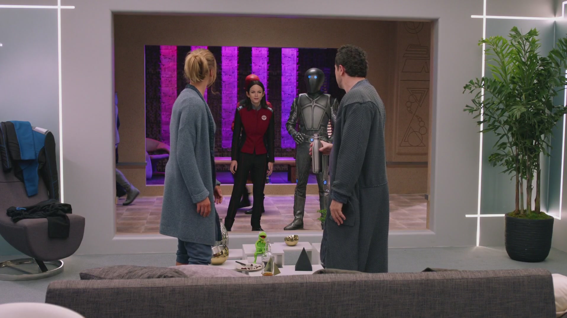 iHeartHalston_HalstonSageNet_TheOrville1x02Screencaps_621.jpg