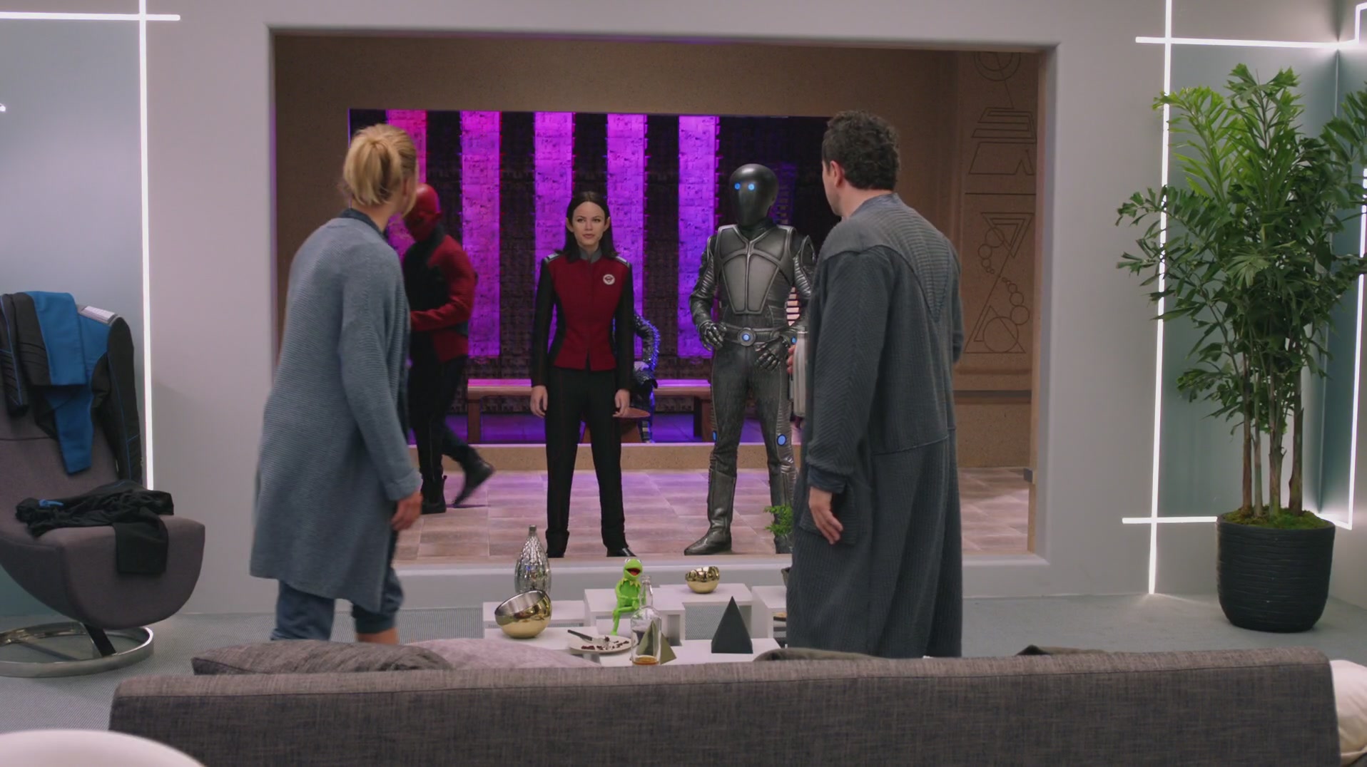 iHeartHalston_HalstonSageNet_TheOrville1x02Screencaps_622.jpg