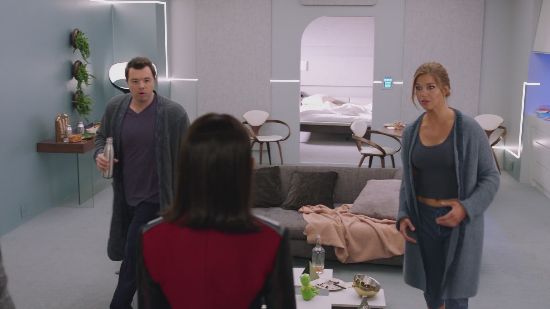 iHeartHalston_HalstonSageNet_TheOrville1x02Screencaps_623.jpg