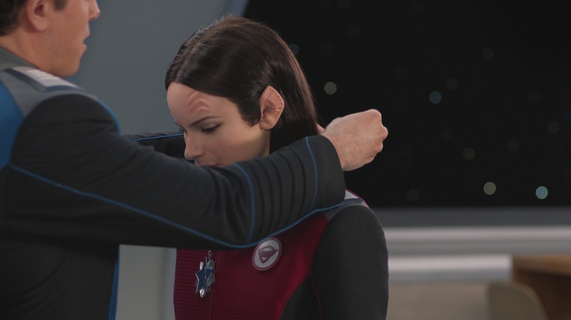 iHeartHalston_HalstonSageNet_TheOrville1x02Screencaps_693.jpg