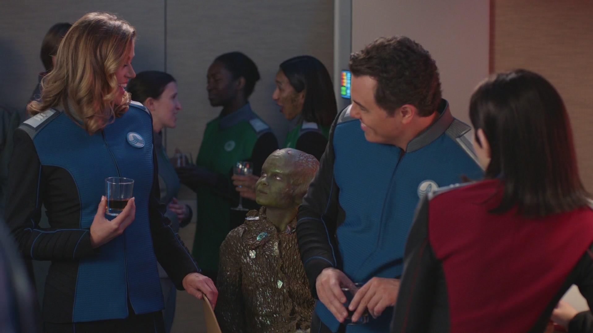 iHeartHalston_HalstonSageNet_TheOrville1x02Screencaps_717.jpg