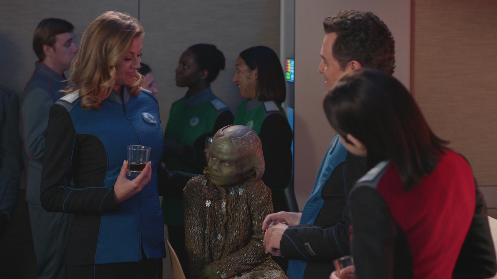 iHeartHalston_HalstonSageNet_TheOrville1x02Screencaps_720.jpg