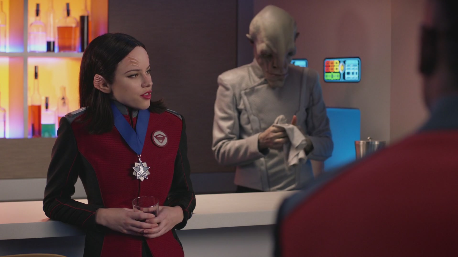 iHeartHalston_HalstonSageNet_TheOrville1x02Screencaps_728.jpg