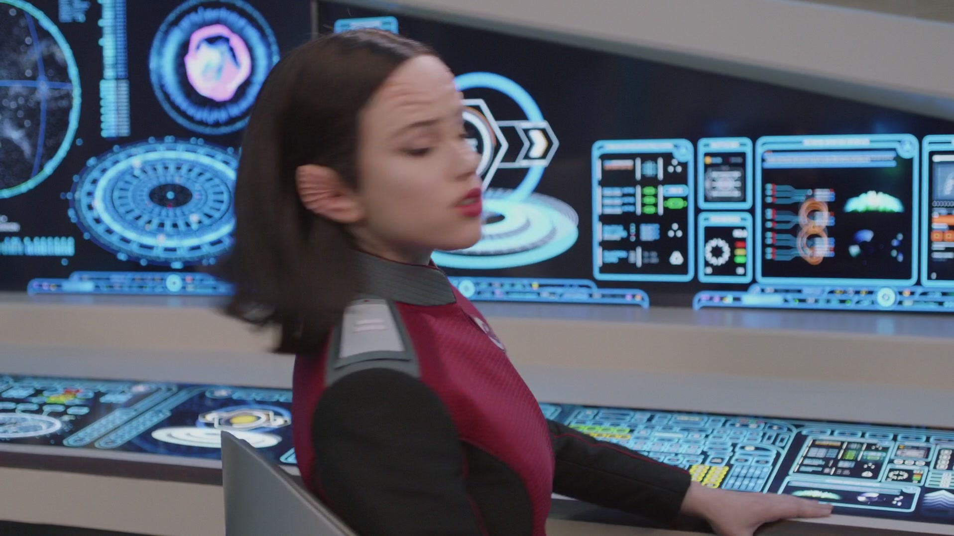 iHeartHalston_HalstonSageNet_TheOrville1x03Screencaps_019.jpg